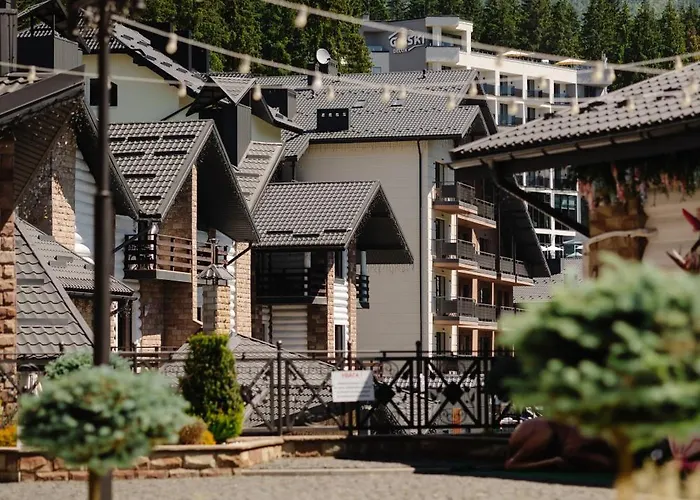 Westhills Cottage Town & Spa Буковель